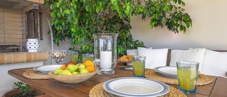Outdoor dining