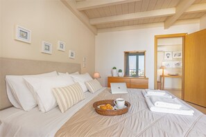 1 dormitorio, ropa de cama de alta calidad, escritorio