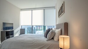 Room - 3380 Peachtree Rd NE Atlanta, GA 30326, USA (Atlanta)