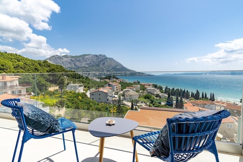 Seaview villa Mila with 4 en-suite bedrooms, private heated pool, Finnish sauna, Treadmill, sandy beach 250m