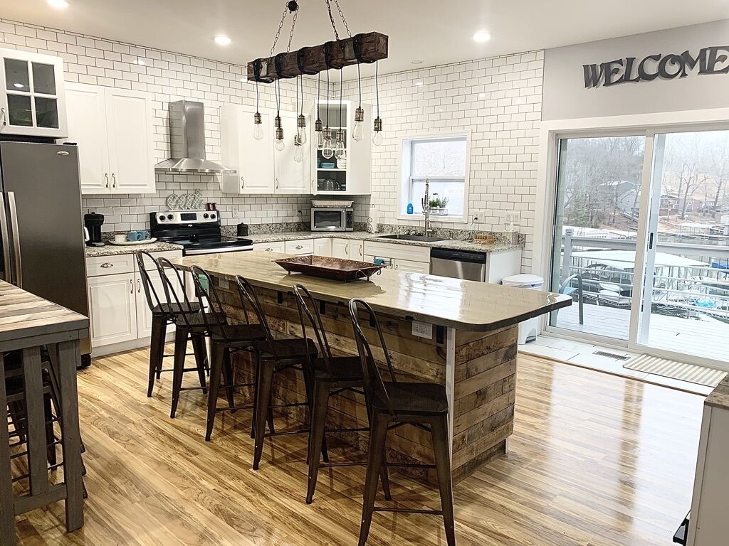 Kylskåp, mikrovågsugn, ugn och spishäll