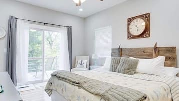 3 dormitorios, tabla de planchar con plancha, cuna de viaje