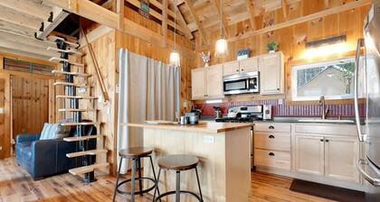 Dream Lakefront Modern Cabin