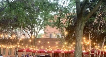 3F Vintage Graystone in Little Italy near loop UIC United Ct & McCormick Place