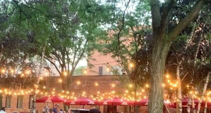 3F Vintage Graystone in Little Italy near loop UIC United Ct & McCormick Place