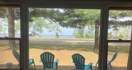 Cozy Lake View Getaway