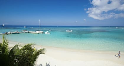 $3,000,000 Luxury Beach Front (4) Bedrooms Condo famous West Bay Beach Sleeps 8