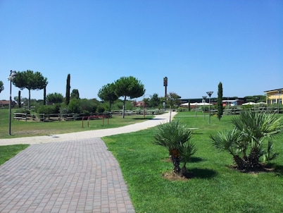 Villa Sleeps 6 With Garden and Gym