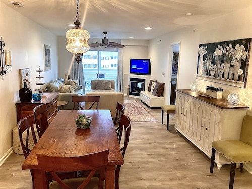 Sea-duced by the Sea! 2 bed 2 bath condo minutes from everything!