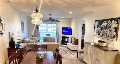 Sea-duced by the Sea! 2 bed 2 bath condo minutes from everything!