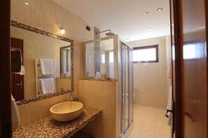 Kamar Double atau Twin Deluks, 1 kamar tidur | Kamar mandi | Bathtub dan handuk
