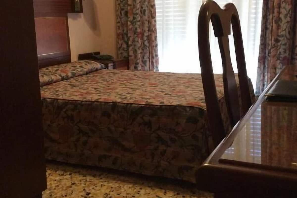 Caja de seguridad en la habitación, escritorio y wifi gratis