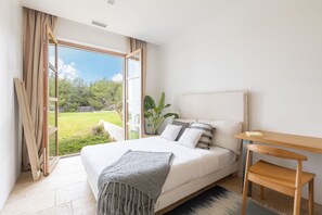 6 chambres, bureau, fer et planche à repasser, accès au Wi-Fi (inclus)