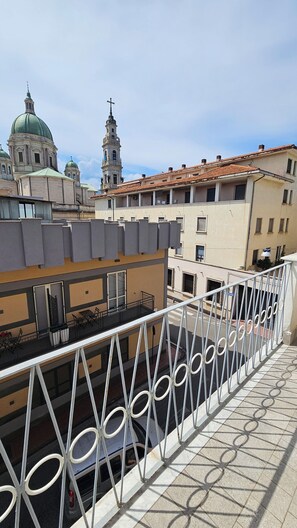 Deluxe Apartment, City View | City view - B&B Flamingo (Pompei)