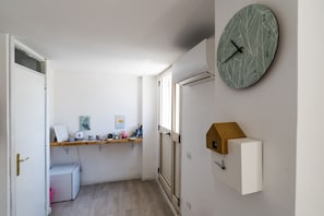 Quarto casal panorâmico, terraço | 1 quarto, escrivaninha, espaço de trabalho para notebook