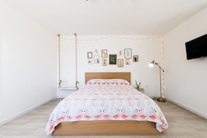 Quarto casal panorâmico, terraço | 1 quarto, escrivaninha, espaço de trabalho para notebook