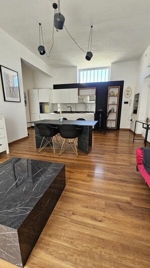 Apartamento luxo, vista para a cidade | Cozinha privada | Chaleira elétrica