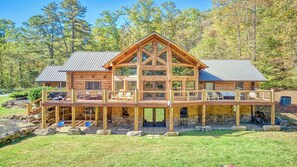Exterior - 5000sq ft 6b/4.5ba Cabin on 7 Acres 15min to downtown Sylva! Huge Yard + Hot Tub! (Sylva)