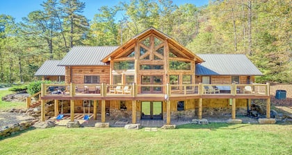 5000sq ft 6b/4.5ba Cabin on 7 Acres 15min to downtown Sylva! Huge Yard + Hot Tub!