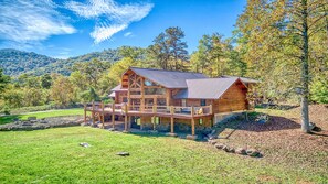 Exterior - Slps 24;12m town;7acre; huge yard; theatre+gmroom! (Sylva)