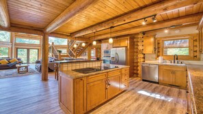 Fridge, microwave, oven, stovetop - 5000sq ft 6b/4.5ba Cabin on 7 Acres 15min to downtown Sylva! Huge Yard + Hot Tub! (Sylva)