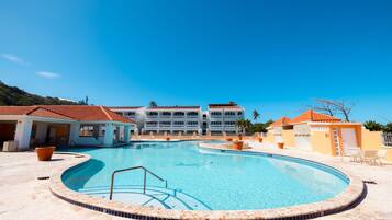 Piscina a l'aire lliure