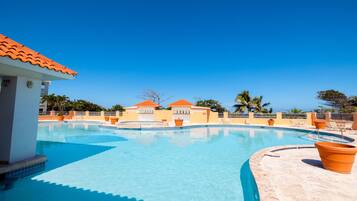 Piscina a l'aire lliure