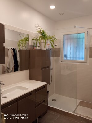 Een douche, een haardroger
