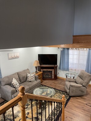 TV, fireplace
