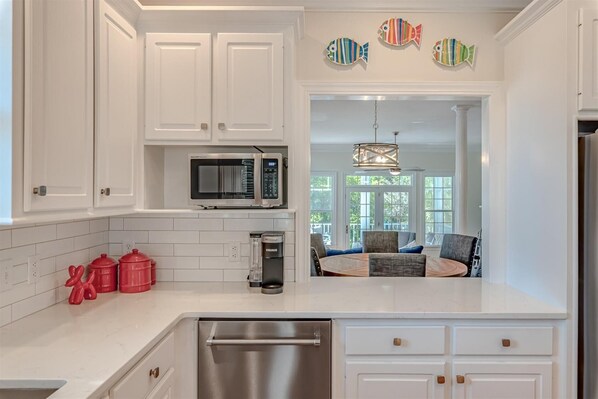 Fridge, oven, stovetop, dishwasher