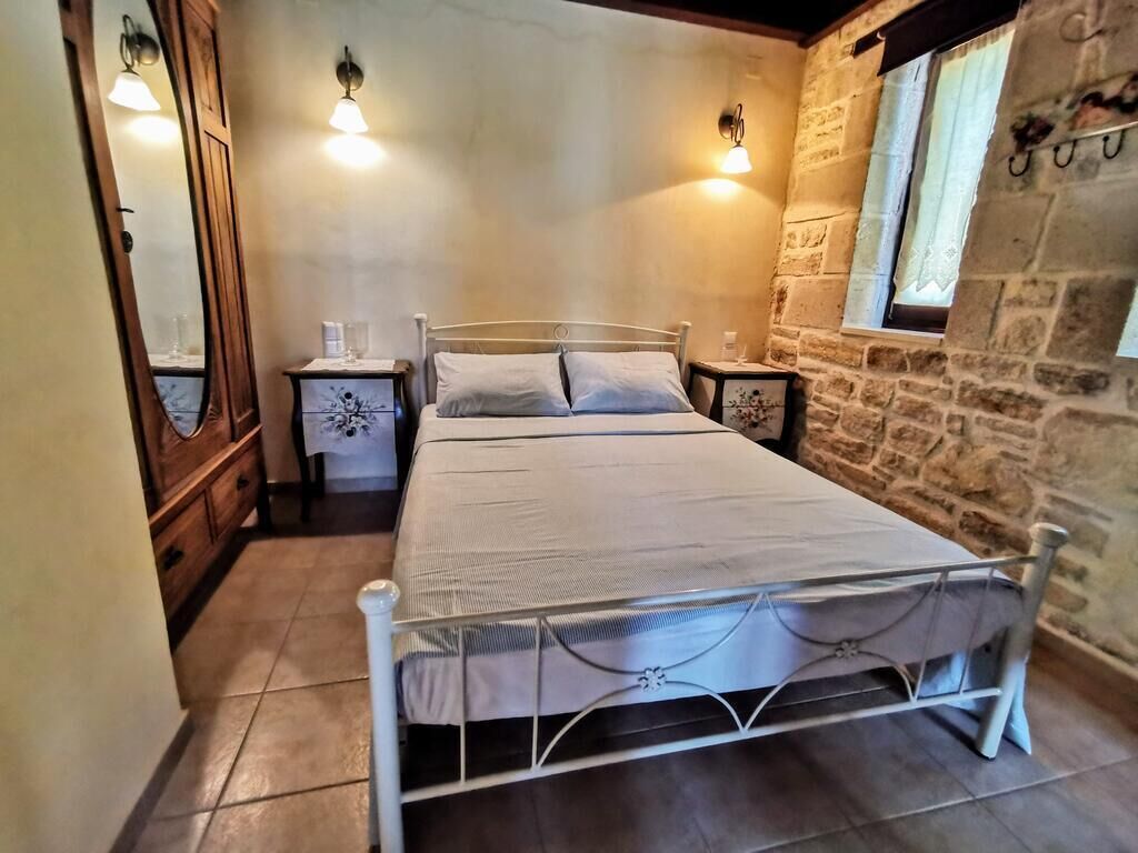 Aelia Villa & Apartments with an enchanting view of the Messara plain