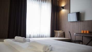 Egyptian cotton sheets, premium bedding, minibar, in-room safe