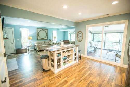 Remodeled Lakefront Woodson Bend Condo- 92-2 Eagle Drive