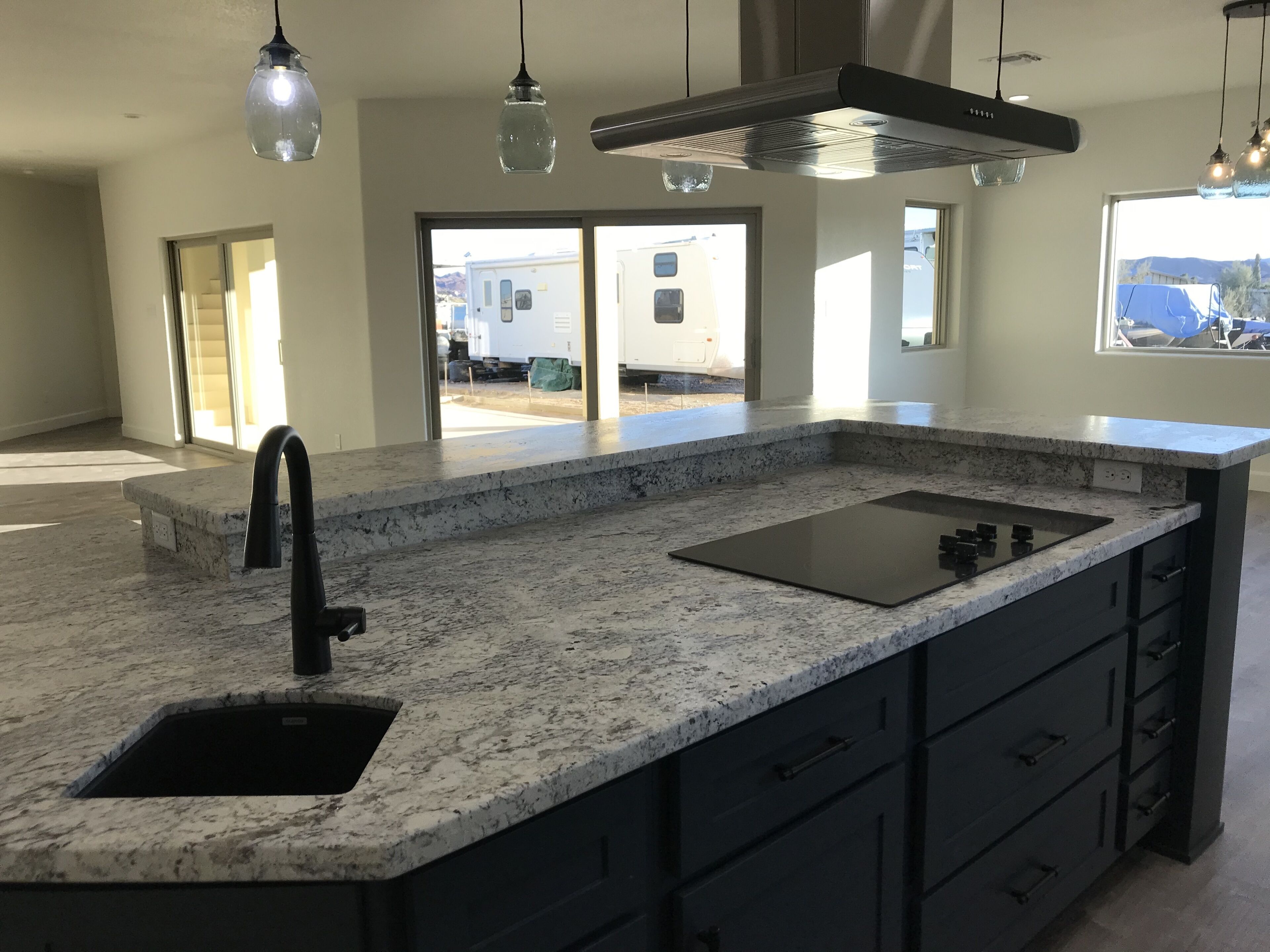 Rooftop deck, game room, semi-private docks. Add'l rental next door #859877