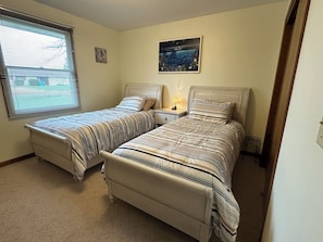 2 bedrooms, desk, iron/ironing board, WiFi