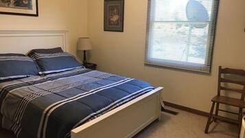 2 dormitorios, escritorio, tabla de planchar con plancha y wifi