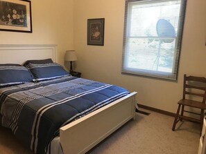 2 bedrooms, desk, iron/ironing board, WiFi