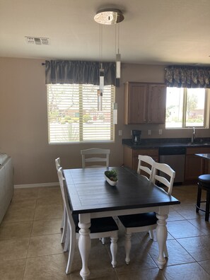 Dining - All the amenities of Sun City resort living at Merrill Ranch in Florence, AZ. (Florence)