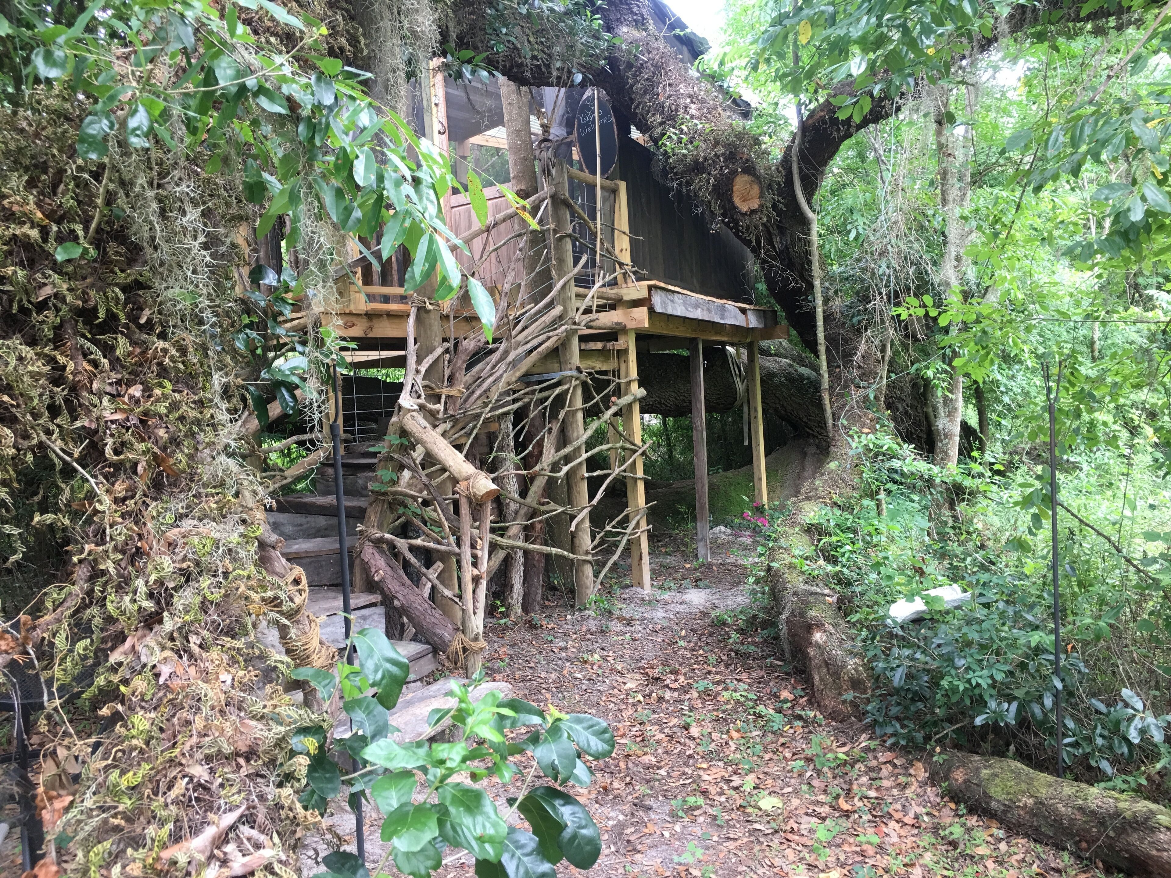 Glamping Treehouse on Farm, Unique Experience!