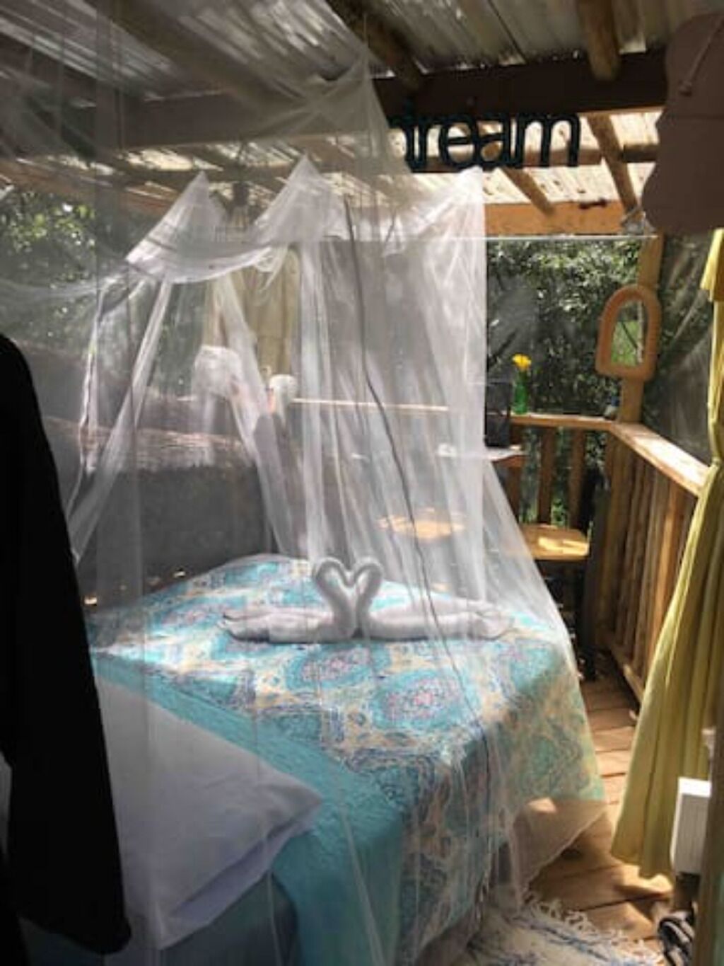 Glamping Treehouse on Farm, Unique Experience!