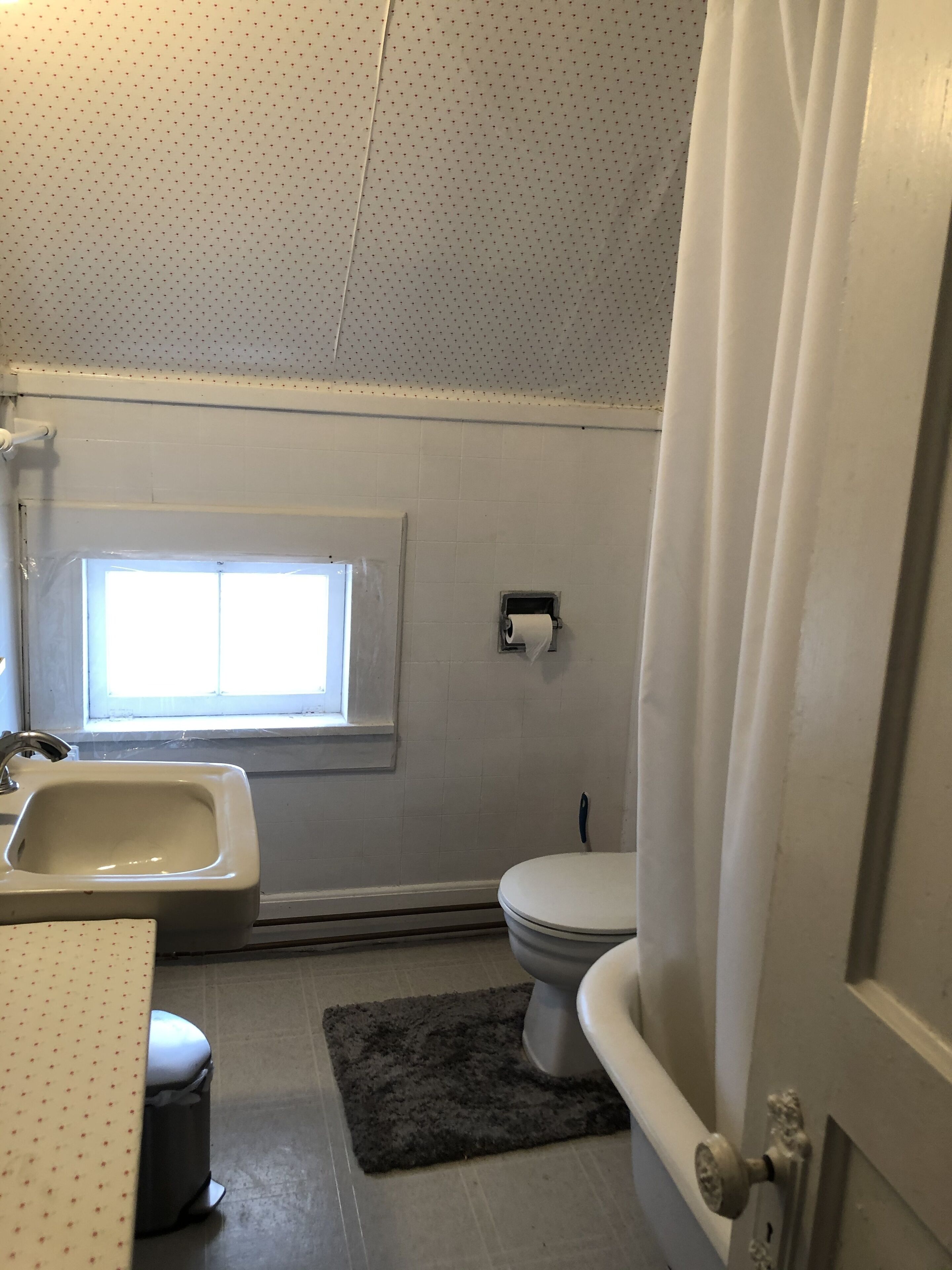 NH Farm House on Lake Winnisquam