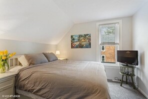 4 عدّة غرف نوم ومكواة/لوح كي وواي فاي وملاءات أسرّة