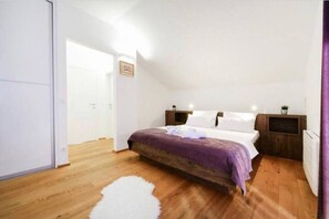 2 quartos, ferros/tábuas de passar roupa, Wi-Fi, roupa de cama