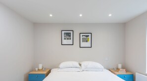 4 bedrooms, iron/ironing board, free WiFi, bed sheets - The Escape (Brighton)