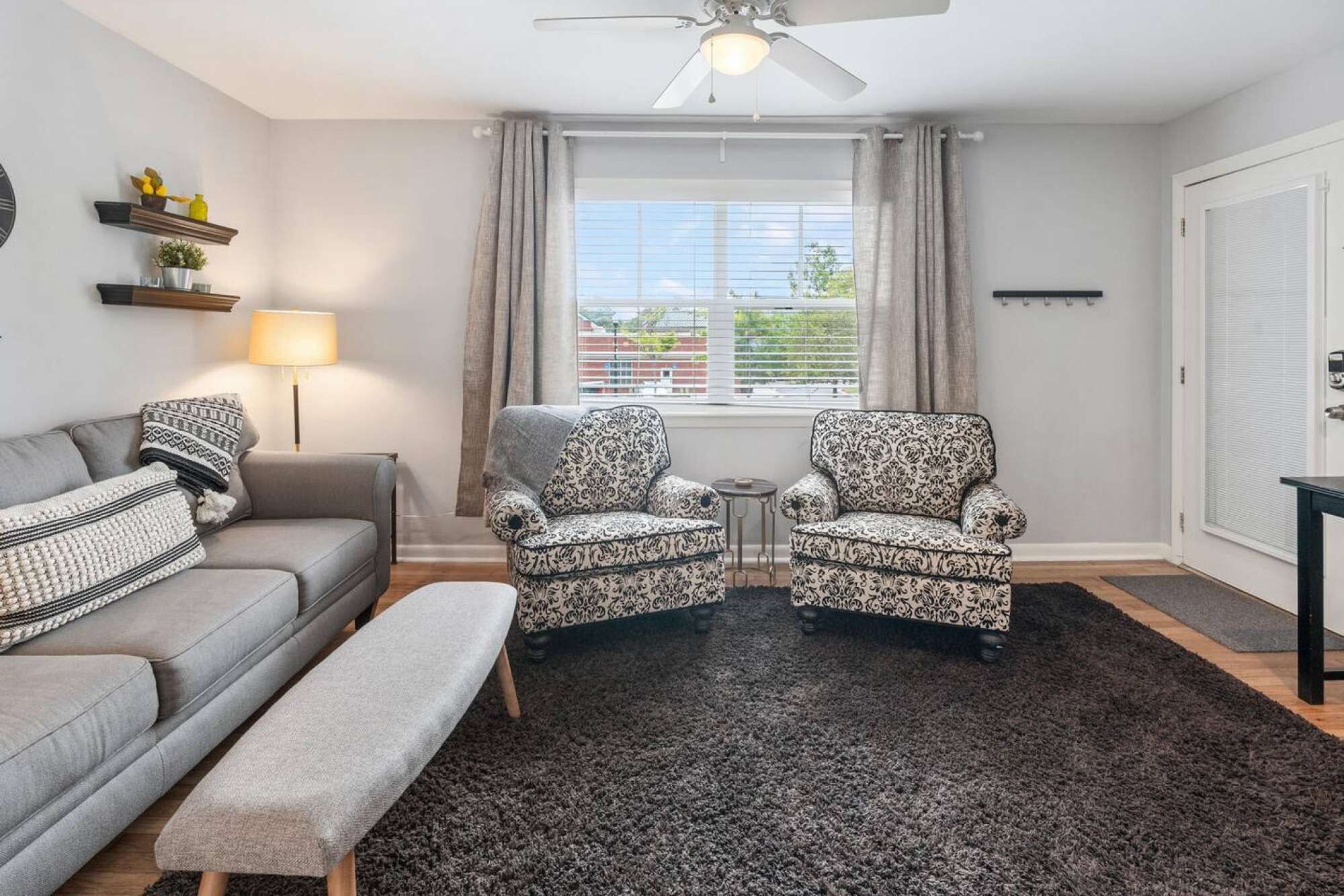 Lake Life B - 2 Bdrm Sleeps 4 | 5 Min Walk to Beach & Dwntwn Acworth | 10 Min to Lake Point Sports