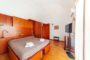 4 Schlafzimmer, Schreibtisch, WLAN, Bettwäsche