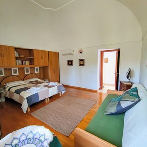 4 Schlafzimmer, Schreibtisch, WLAN, Bettwäsche