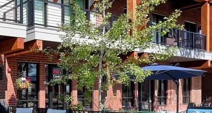 Elite Luxury Whitefish Condo, Great Patio, 2 Bed / 2 Bath, Indoor Parking and Private Ski Locker!