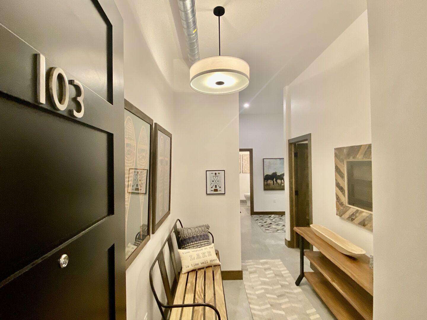 New! Elite Luxury Downtown Condo, 2 Bed / 2 Bath, Indoor Parking and Private Ski Locker!