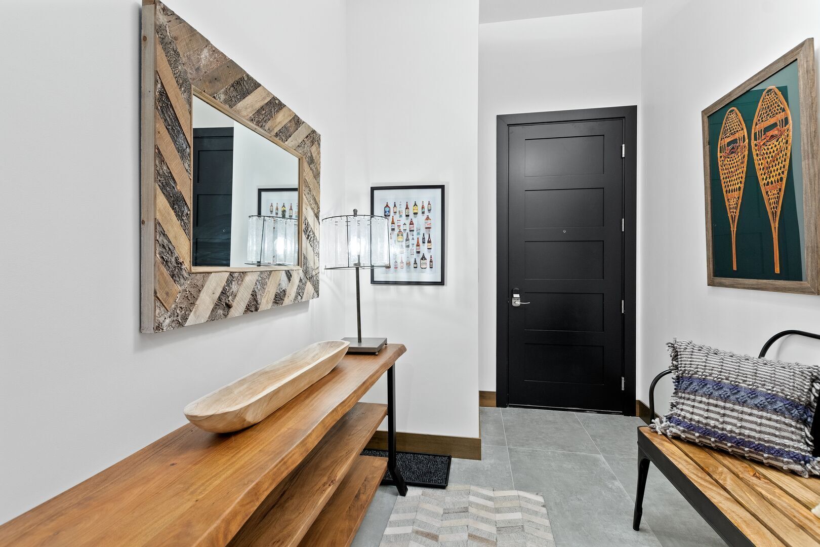 New! Elite Luxury Downtown Condo, 2 Bed / 2 Bath, Indoor Parking and Private Ski Locker!